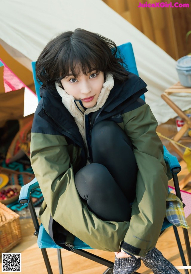 Suzu Hirose 広瀬すず, Shonen Magazine 2021 No.10 (週刊少年マガジン 2021年10号) No.6dbbf3